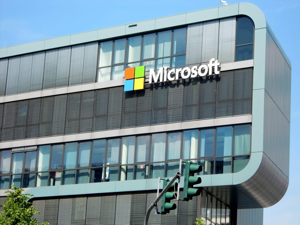 Don’t use Internet Explorer says Microsoft