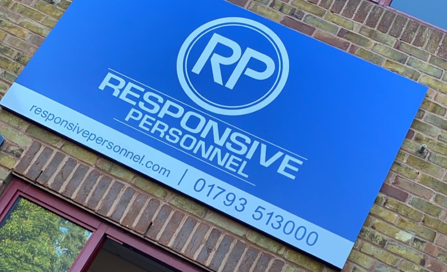 Responsive personnel sign on a building