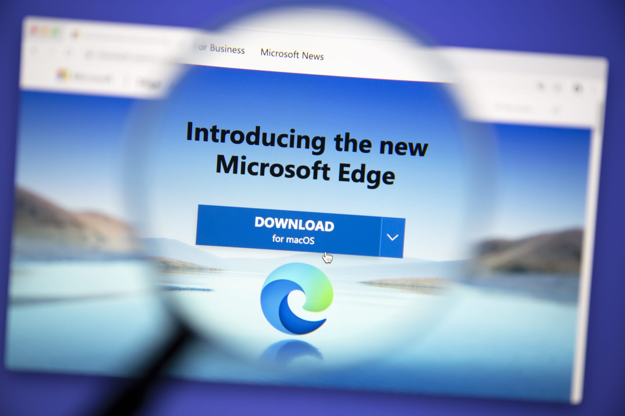 Screenshot of Microsoft Edge download page with magnifying glass focus