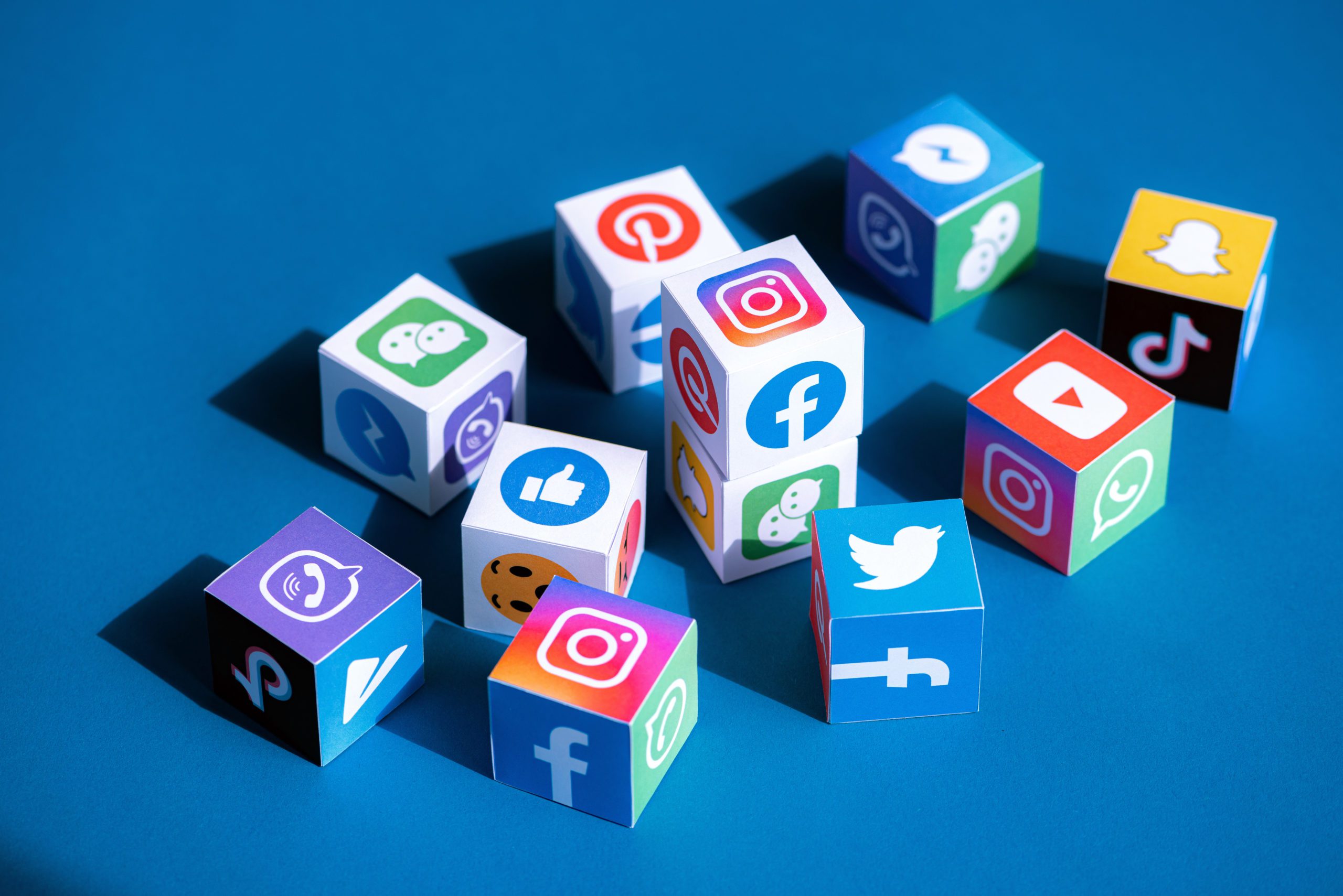 cubes with Social media icons
